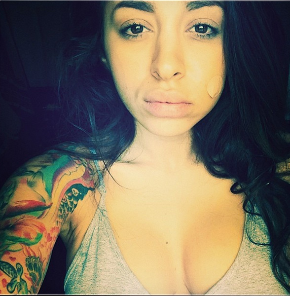 Ruby are fata si buzele umflate in aceasta fotografie