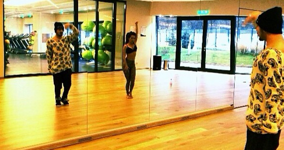 Innei ii place sa fie cat mai dezbracata atunci cand danseaza