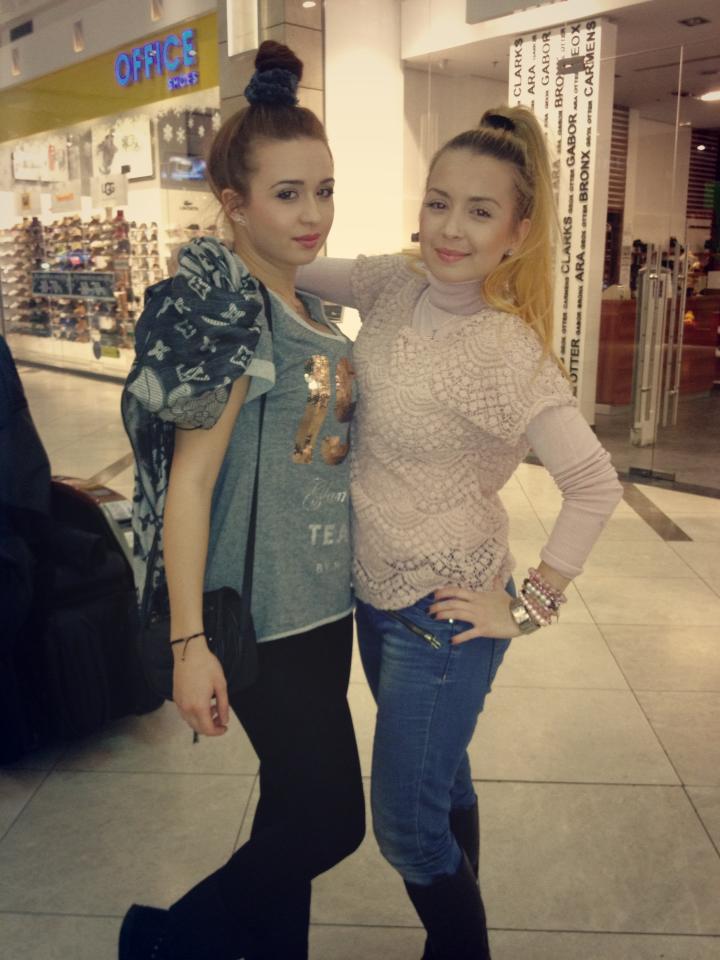 Surorile traiesc acum departe de Romania