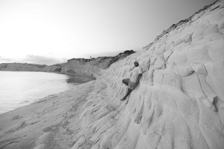 Regizorul, in Sicilia, unde a filmat cu Ellie White sursa: arhiva personala