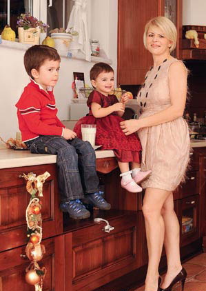 Cei doi copii sunt cel mai de pret lucru din viata Sandei sursa: Viva