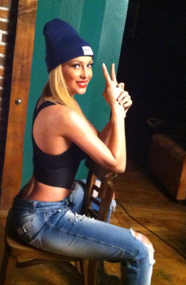 De cateva zile, Lora s-a apucat din nou de sala, iar rezultatele se vad deja sursa: arhiva personala