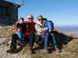 Sanda Ladosi si Stefan Tache, alaturi de copii lor, pe vremea cand erau o familie fericita sursa: showbiz.ro