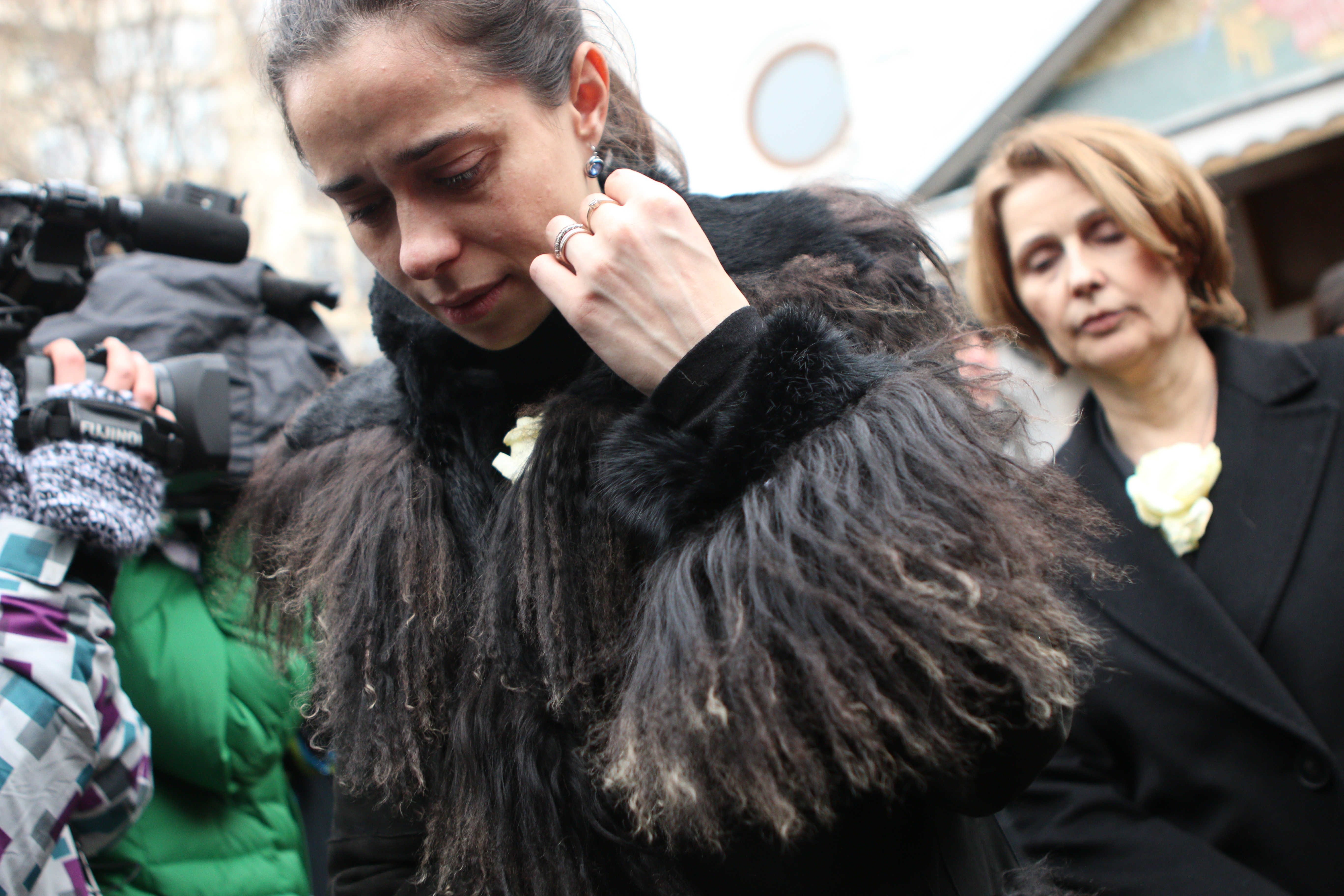 Fiica si prima sotie a pilotului au plecat de la biserica la zece minute dupa Romanita