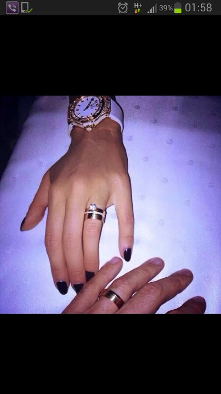 Bianca Dragusanu apostat o poza cu verigheta ei si a lui Victir Slav, desi acesta a anuntat divortul