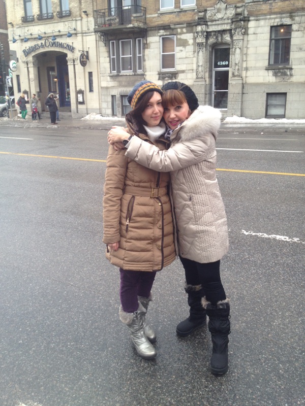 Prezentatoarea tv isi vede destul de rar fiica, aceasta fiind la studii in Canada