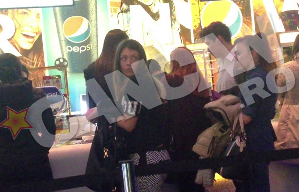 Elena pare sa fi facut cinste cu biletele la film