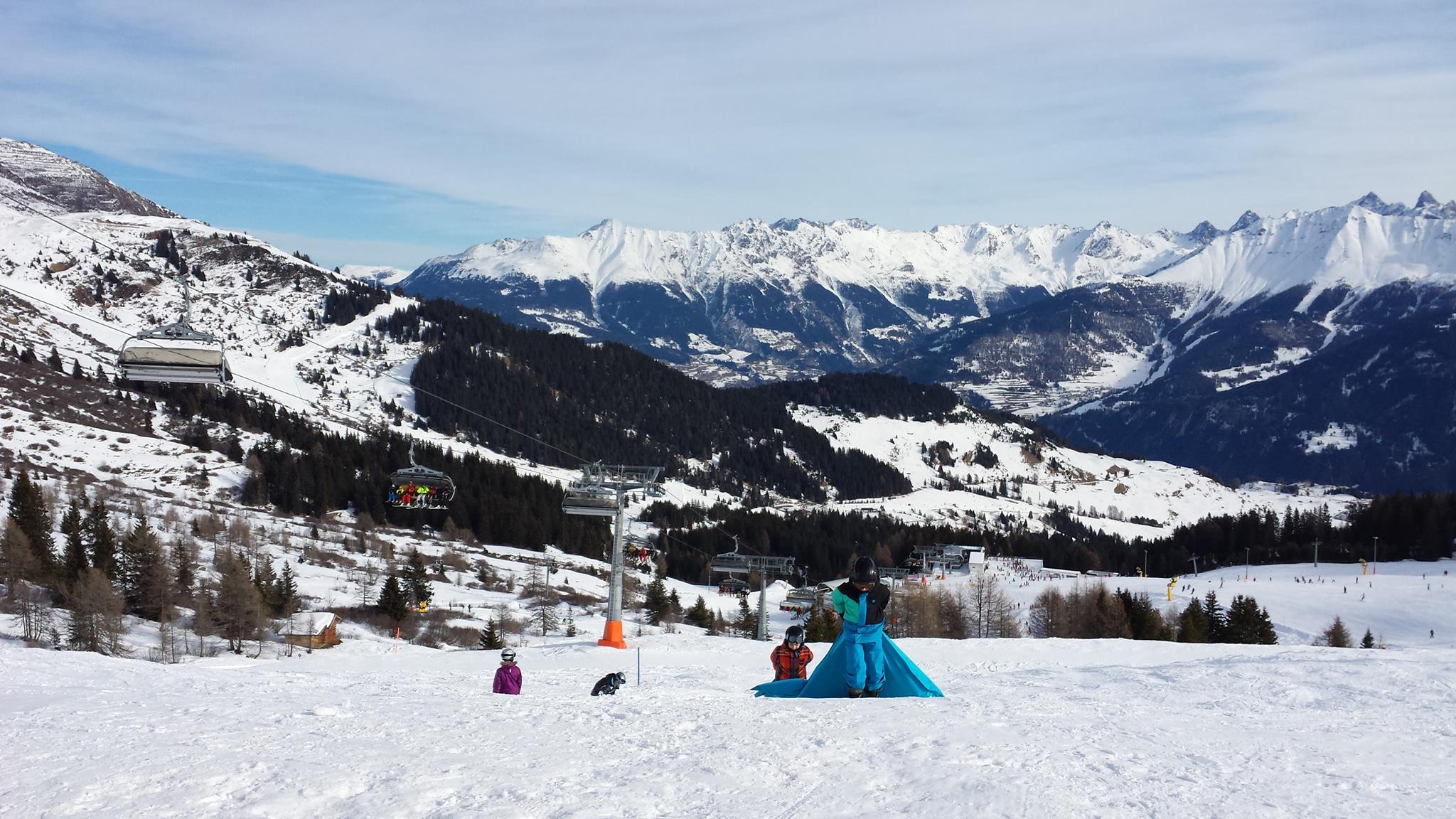 Baietii lui Moisescu s-au distrat de minune la zapada sursa: arhiva personala