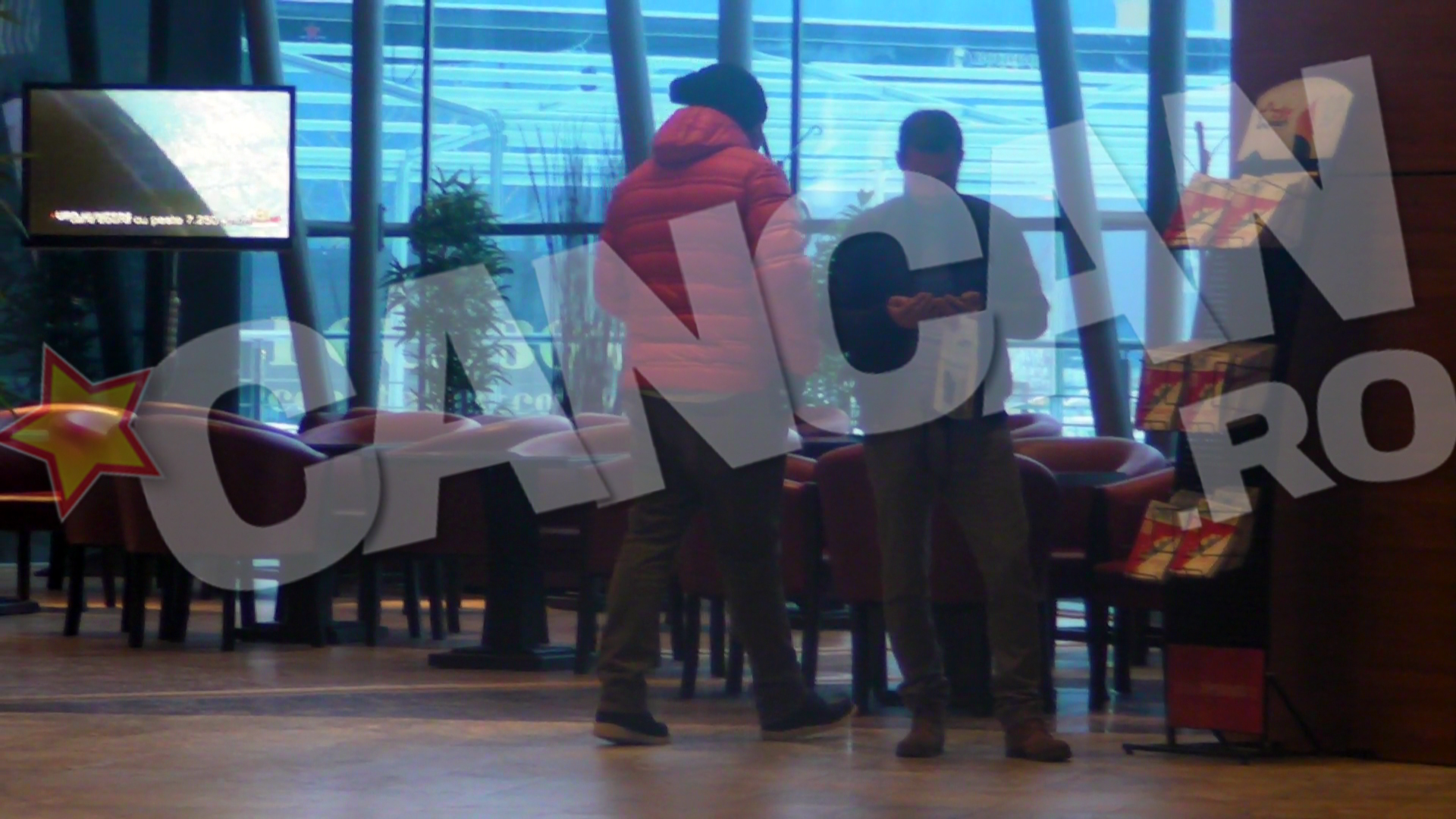 In timp ce-si astepta sotia, Bobo a dat o fuga pana la o patiserie