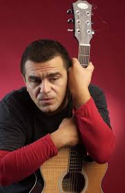 Artistul a inregistrat initial cateva melodii doar pentru prieteni