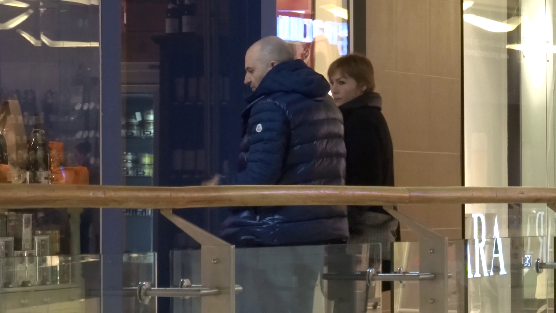 Rare sunt momentele cand Dan Captos iese in oras cu sotia lui