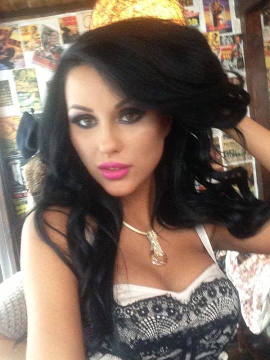 Daniela Crudu, fotografii sexy