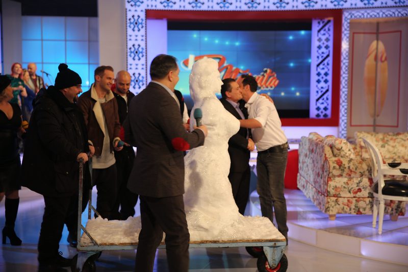 Edilul a intrat in platou in timp ce Catalin isi prezenta emisiunea