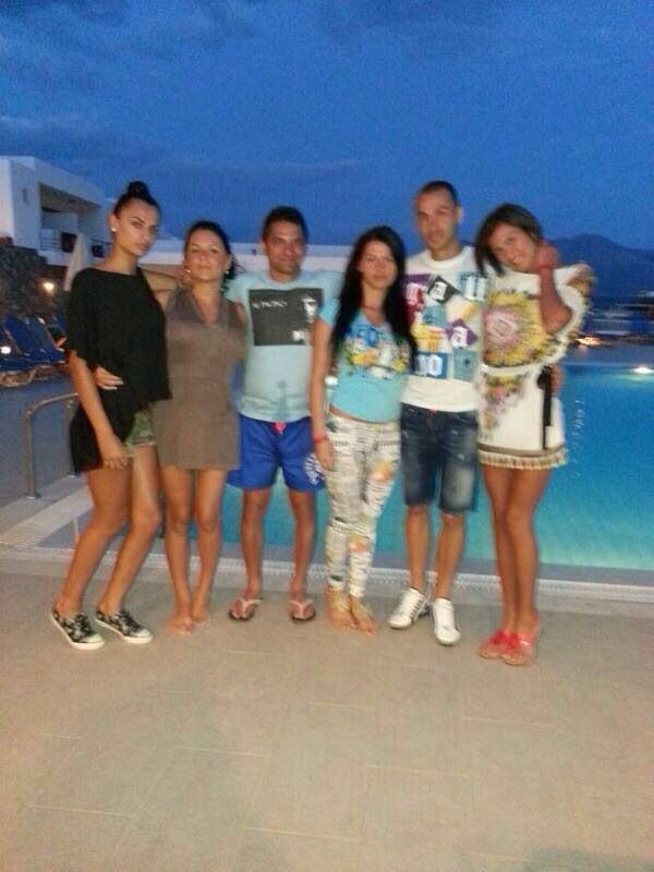 Pamfile (dreapta) a fost in Grecia cu Iulian si cu iubita lui, Ionela (langa)