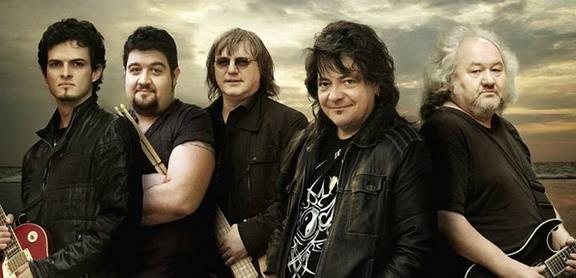 Leo Iorga este acum solistul trupei PACT sursa; arhiva personala