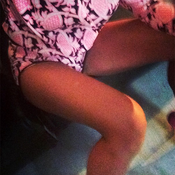 Delia s-a fotografiat asa intr-o pauza de la filmari