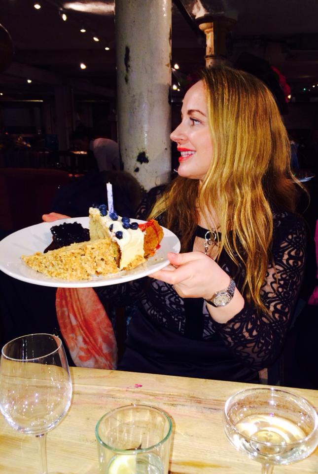 Delia s-a simtit foarte bine in compania prietenilor ei sursa: arhiva personala