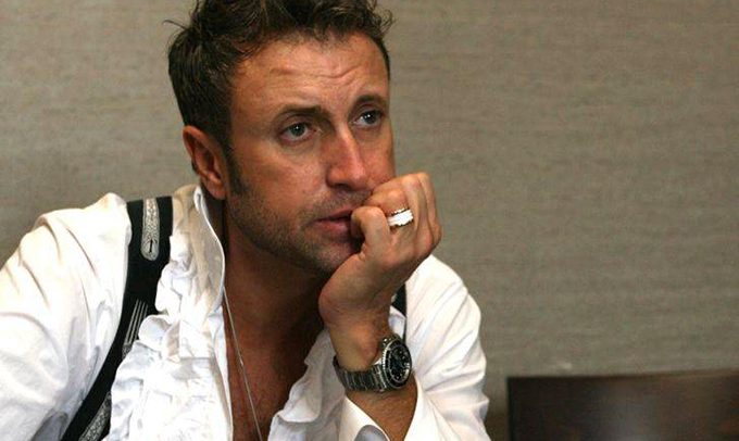 Marti seara, Bote si-a bagat fanii in sperieti, postand un mesaj dubios pe Facebook