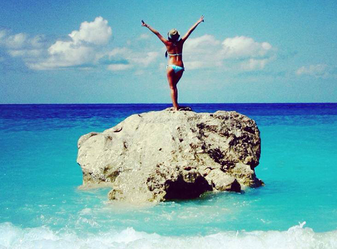 Afara e iarna in toata regula, dar Corina cu gandul tot la vara este