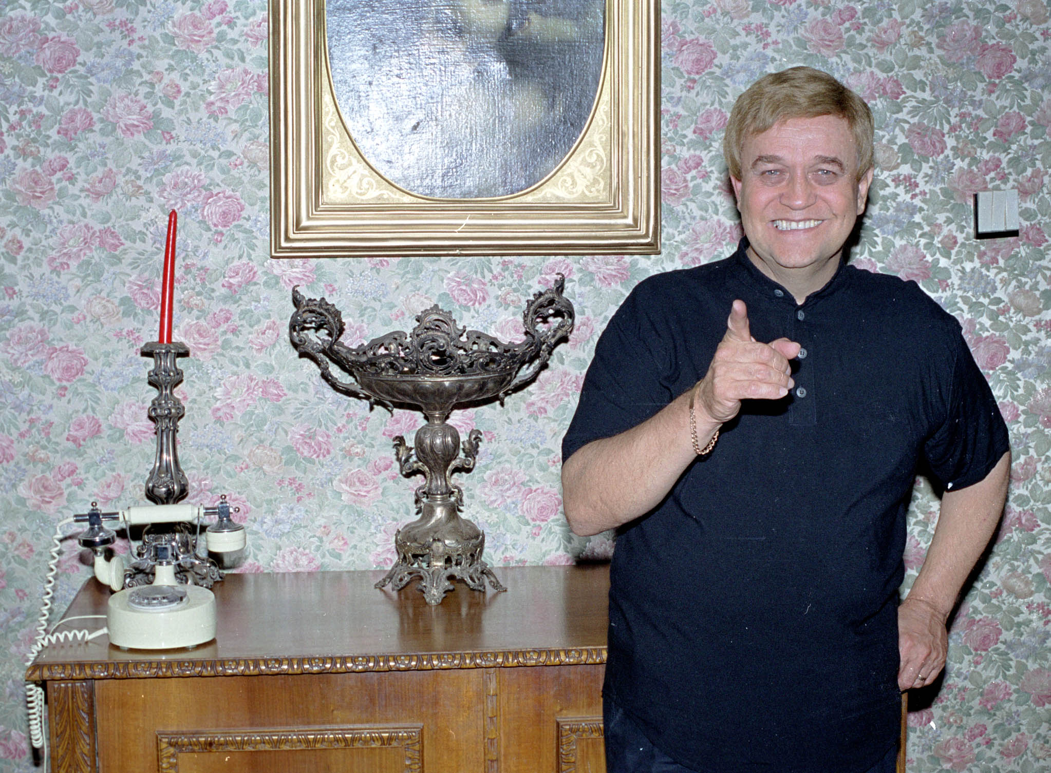 Sotia lui Benone colectioneaza obiecte de arta extrem de scumpe