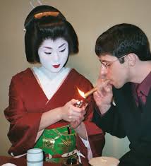 Ghisele erau cunoscute, in Japonia, ca dame de companie cu aptitudini artistice