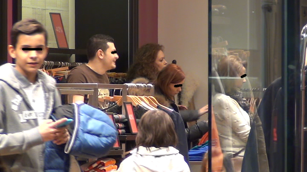 In urma discutiei, cei doi s-au despartit, iar Andreea si-a petrecut timpul prin magazine