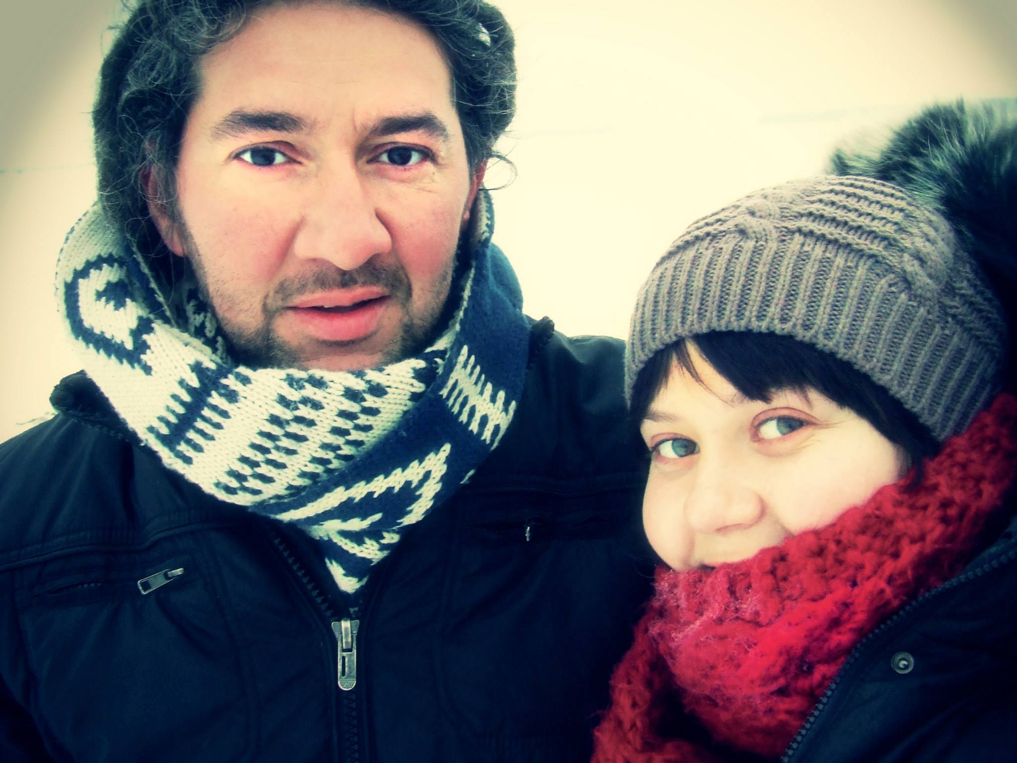 Anul acesta, Bogdan si Elena s-au bucurat de zapada alaturi de bebelusul care este inca in burtica mamei