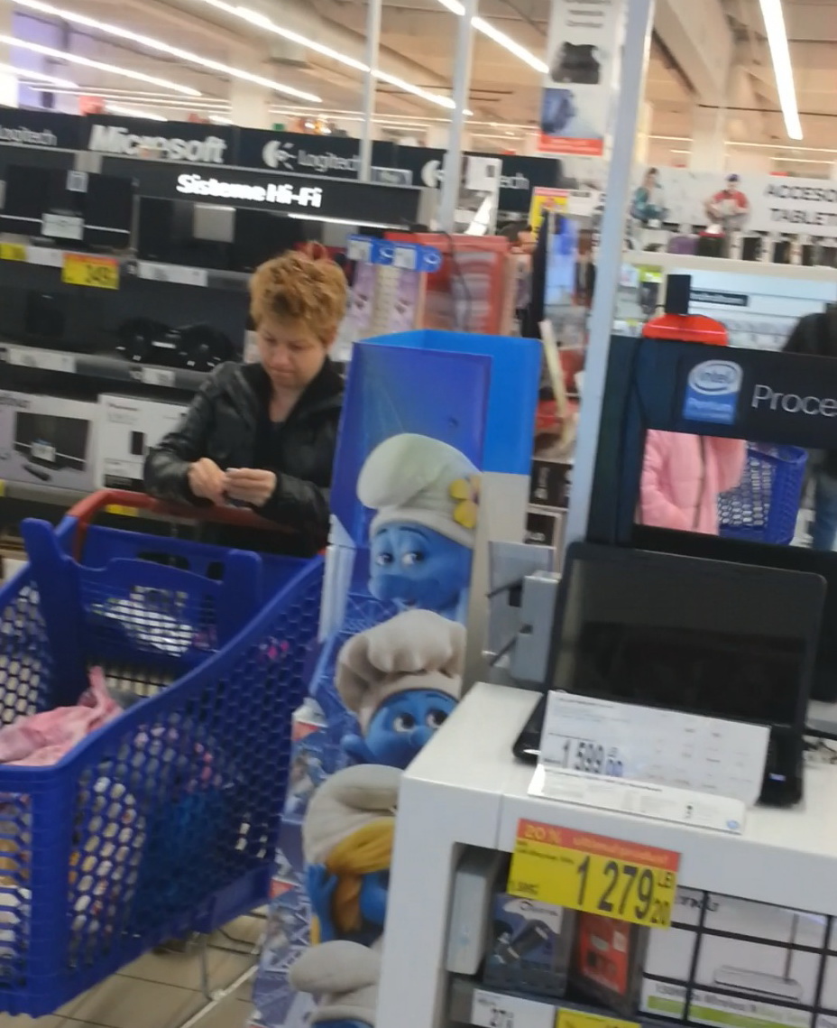 In timp ce actorul si fiul sau s-au delectat cu cateva secvente dintr-un film 3 D, sotia lui a avut grija de cumparaturi