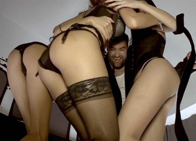 Clipul este un featuring cu Tranda si Grasu XXL