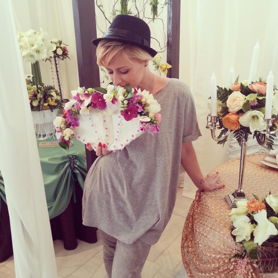 Artista este innebunita dupa flori sursa: arhiva personala