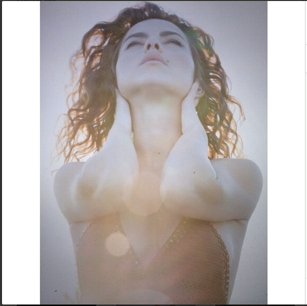 Inna isi incanta fanii pe Facebook