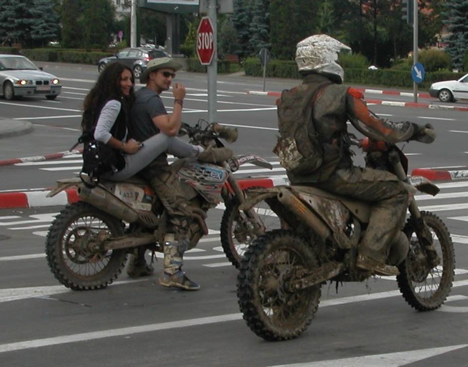 Mihaela si Dani se vad mai rar, avand in vedere ca diva locuieste la Monaco