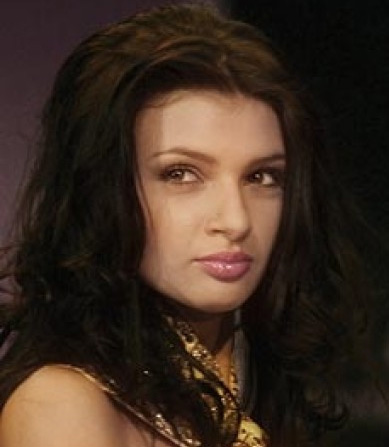 Monica sustine ca a invatat sa isi pretuiasca tatal si surorile