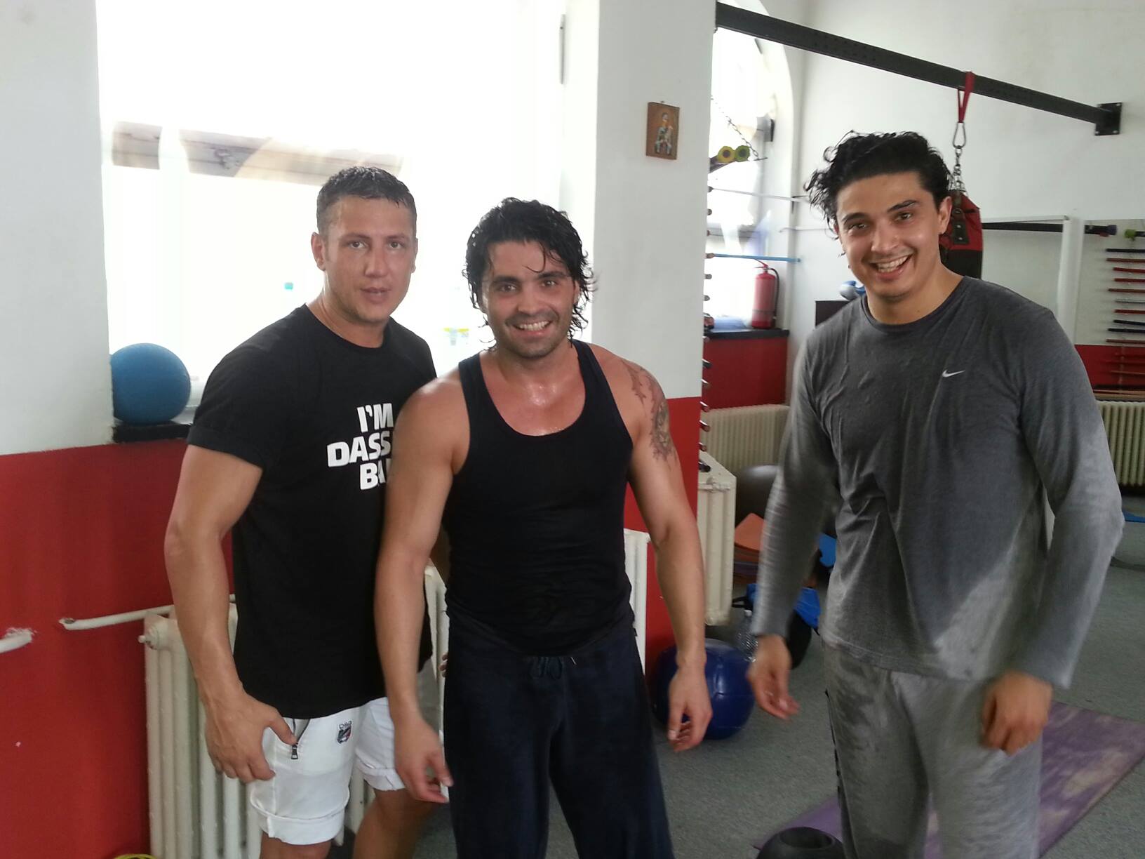 Pepe pleaca din sala cu maieul ud leoarca