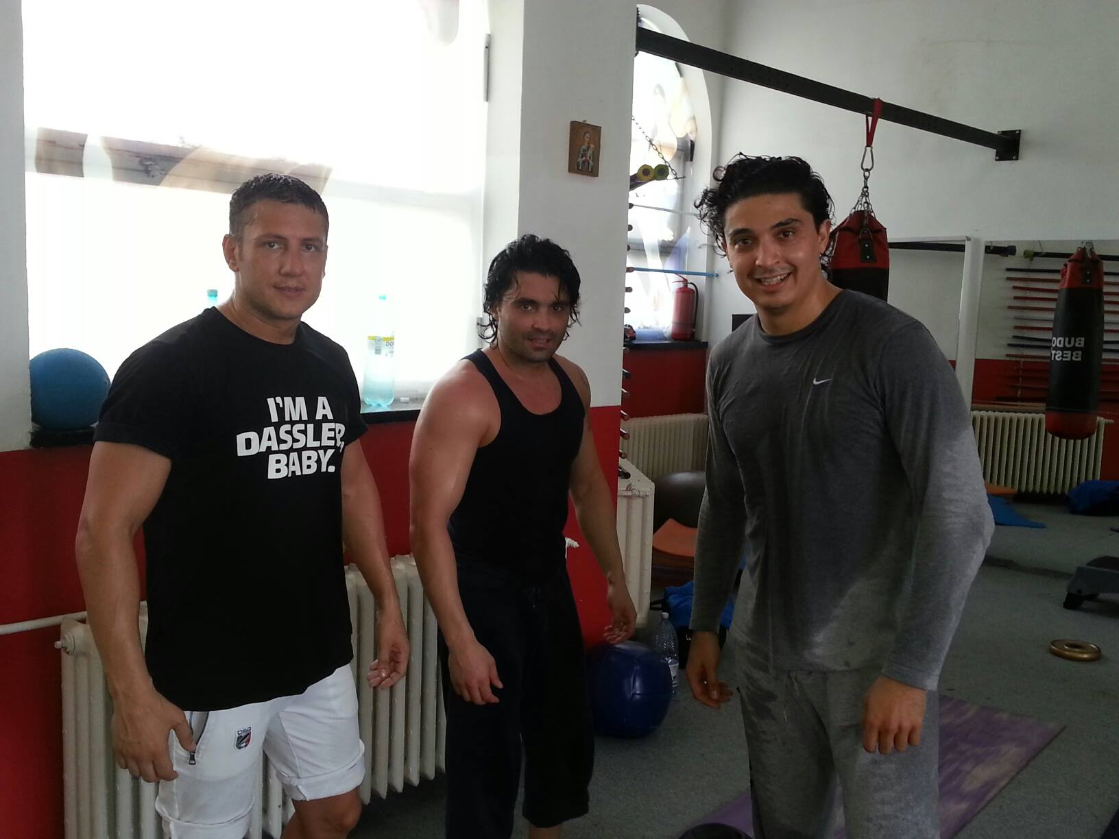 Pepe, impreuna cu varul sau (dreapta) si un coleg de sala