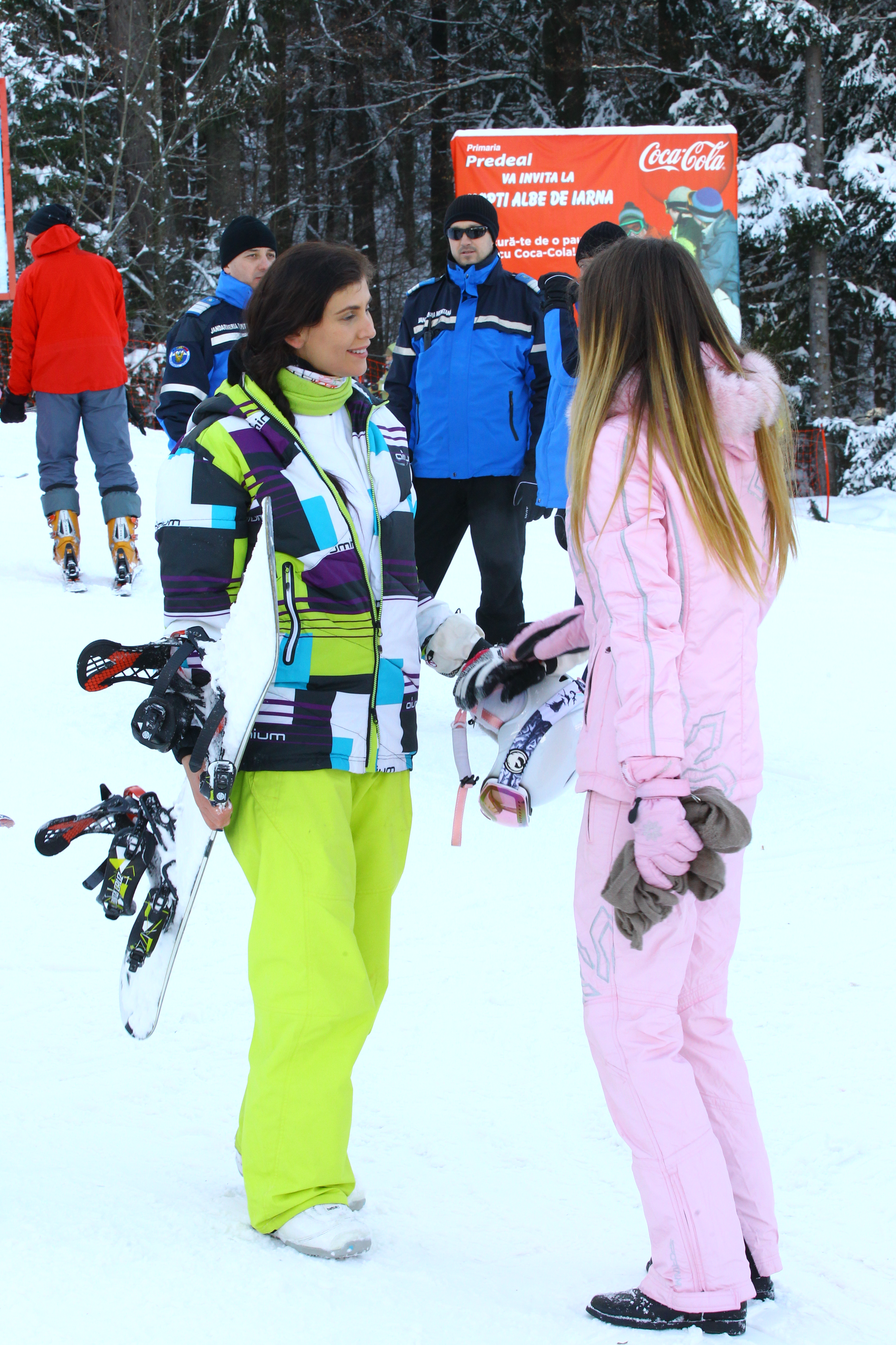 La baza partiei o intampina prietena ei Nicoleta Macarencu