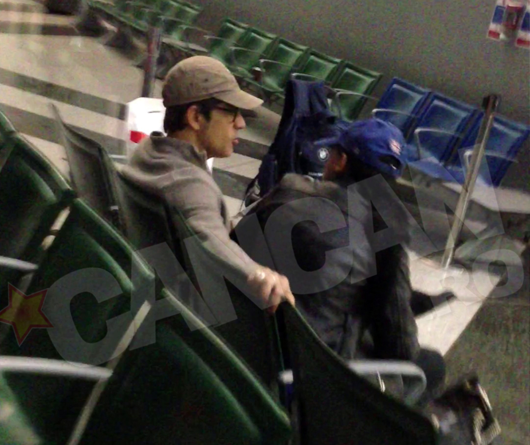 In aeroport, Banica si Lavinia au comentat minute in sir. In avion, insa, artistul a ignorat-o pentru a se juca table