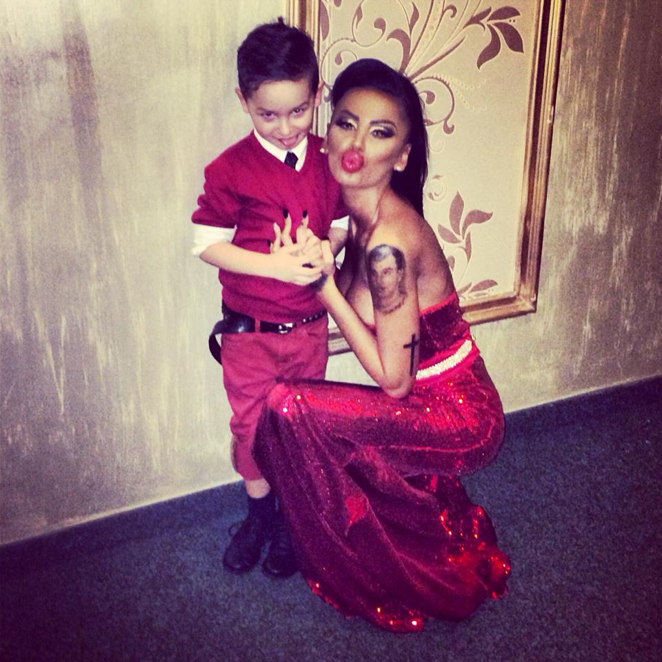 Tanara este mama a unui copil de patru ani