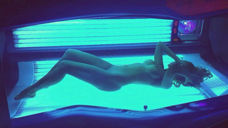 Flore s-a bronzat goala-pusca la solar