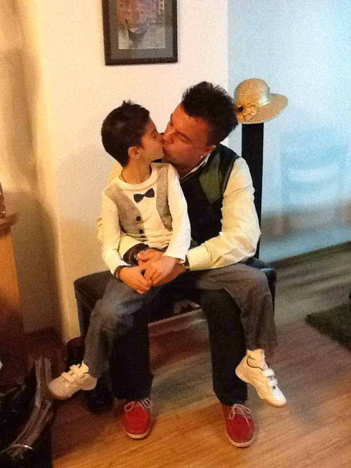 Cantaretul se imparte cu greu intre Diana si David. Aici alaturi de baietelul lui sursa: arhiva personala