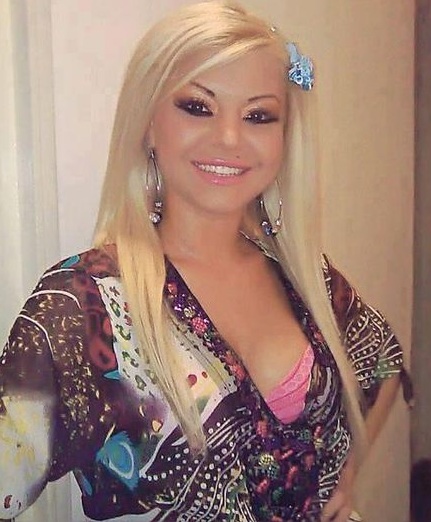 Ana Maria obisnuia sa isi prinda parul cu diferite accesorii