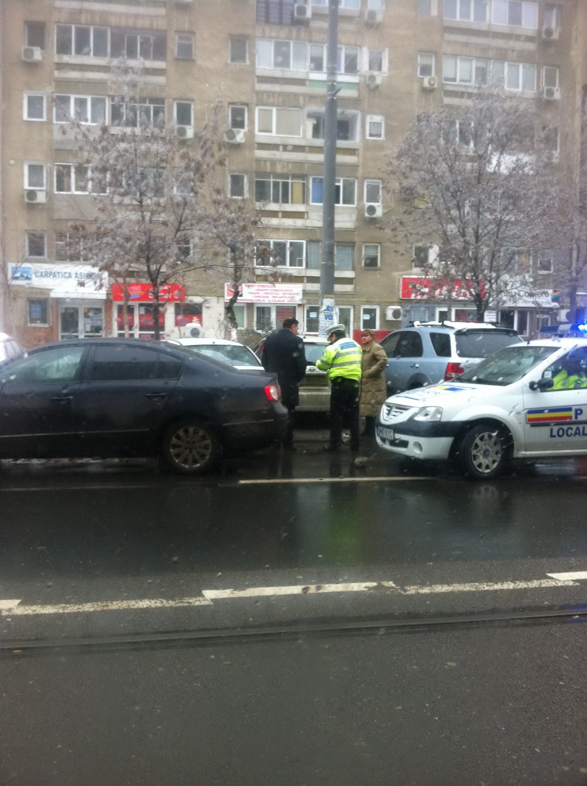 Dupa ce a iesit din tipografie, Ionita si-a gasit masina blocata, asa ca a fost nevoit sa sune la Politie