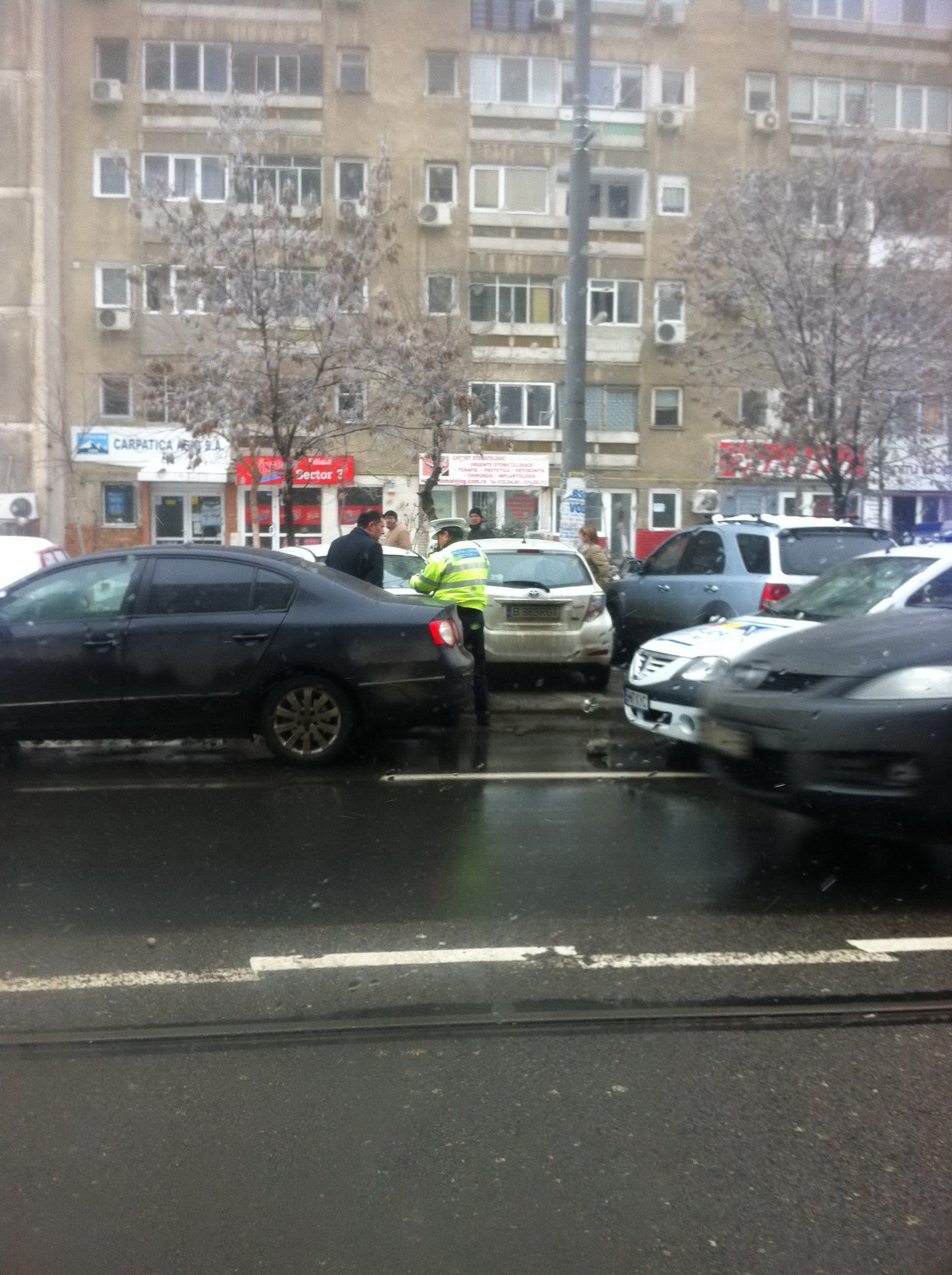 Cantaretul a discutat cateva minute cu politistii pentru a le explica situatia