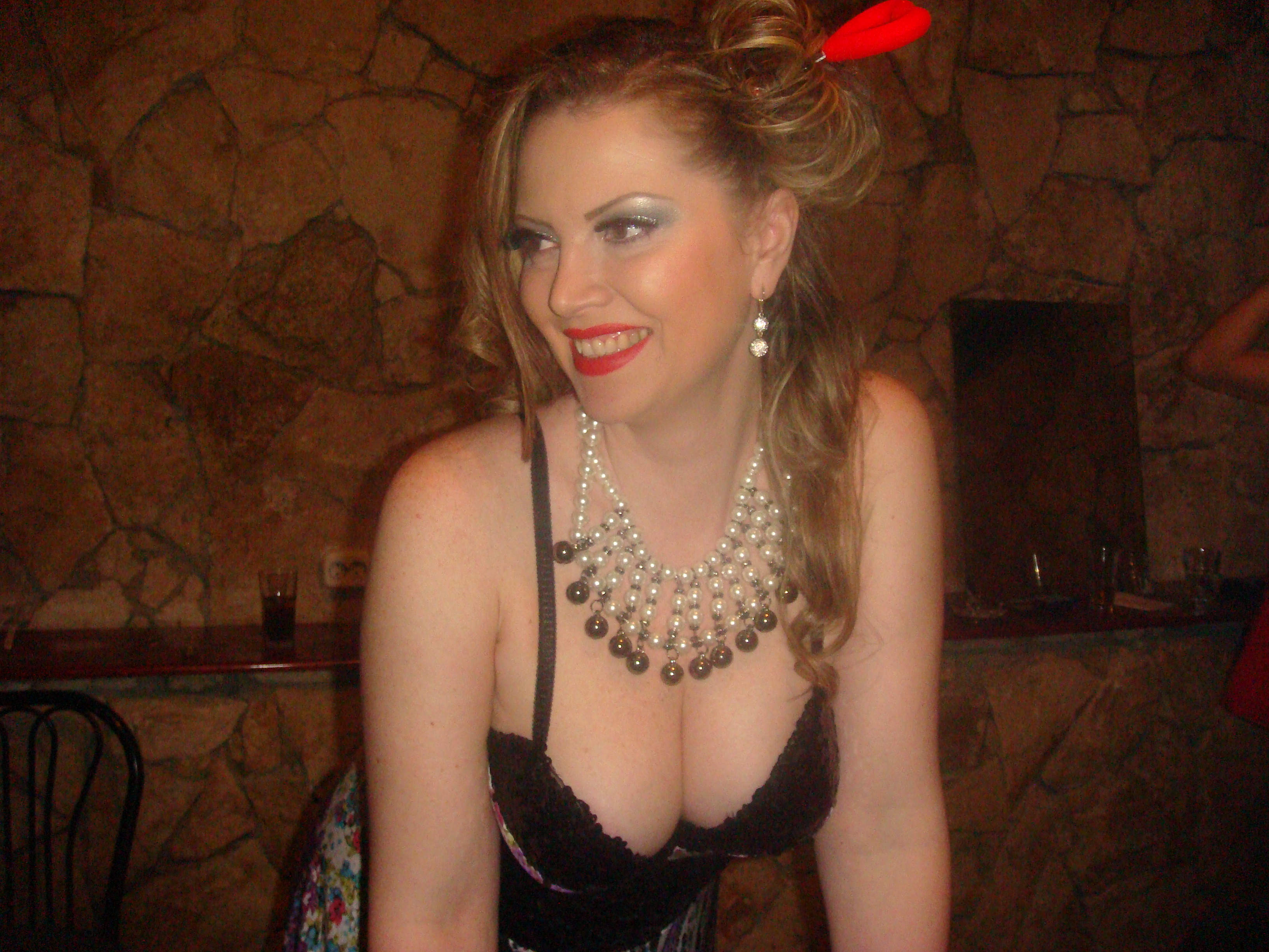 Oana si fratele ei au avut o copilarie trisita