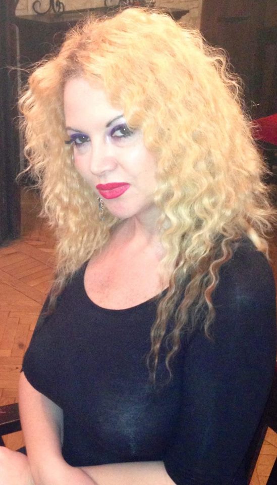 Oana nu isi poate ierta tatal pentru ca i-a parasit pe ea si pe fratele ei, cand erau mici