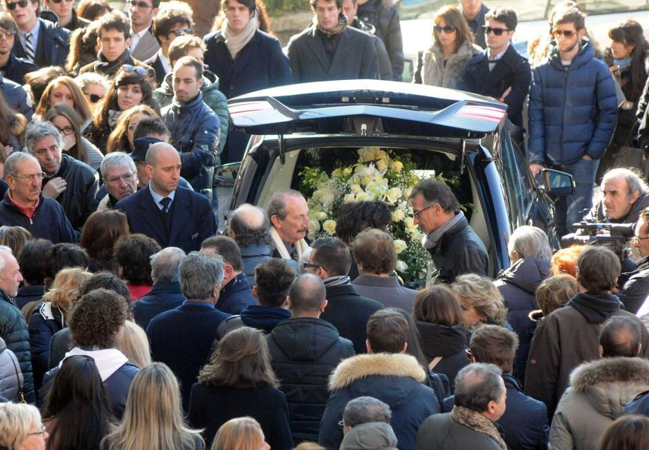 Asa a fost anul trceut, la inmormantarea fiului liderului trupei Ricchi e Poveri