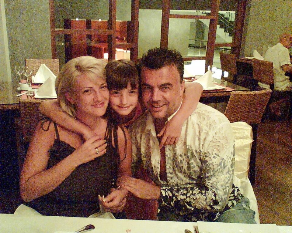 Adrian Enache, langa sotia lui Corina si fiica lor, Diana, pe vremea cand formau o familie model sursa: arhiva personala