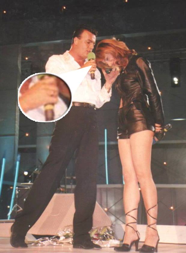 Pe vremea cand era casatorit cu Corina, Enache purta cu mandrie inelul de la aceasta sursa: arhiva personala