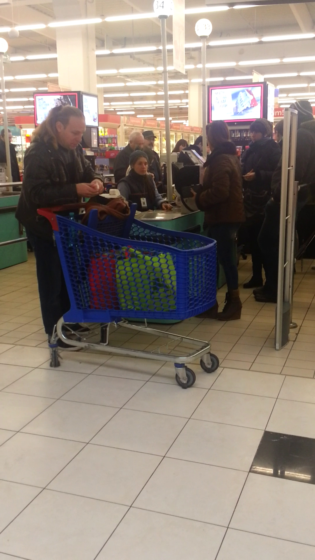 Partenera lui Vali Craciunescu a fost responsabila cu plata