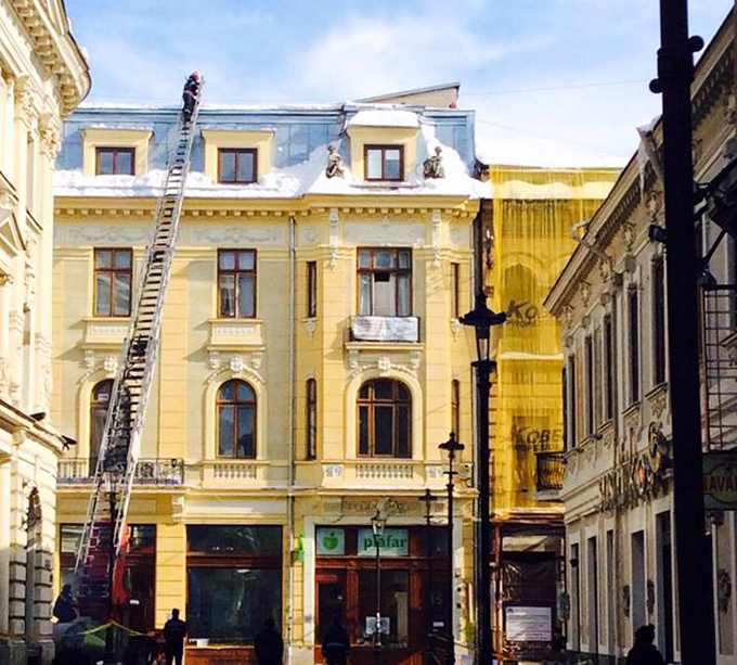 Aceasta este cladirea langa care era sa moara Alex Matev